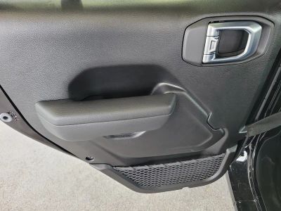 2026 Jeep Wrangler — photo 13 view