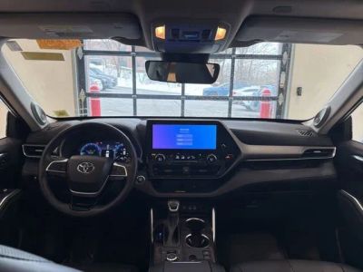 2023 Toyota Highlander L - Photo 12