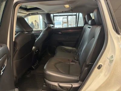2023 Toyota Highlander L - Photo 17