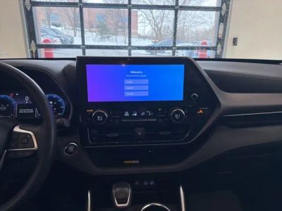 2023 Toyota Highlander L - Photo 15
