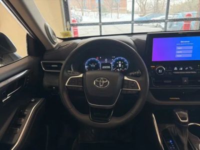 2023 Toyota Highlander L - Photo 13