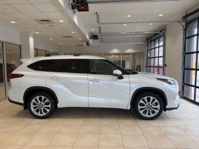 2023 Toyota Highlander L - Photo 7