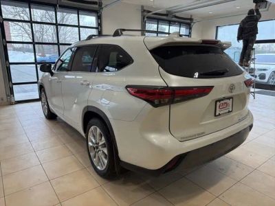 2023 Toyota Highlander L - Photo 4