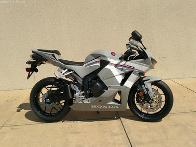 2026 Honda CBR600RRT - Photo 1