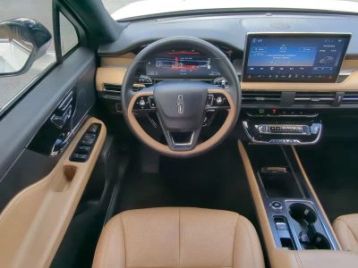 2023 Lincoln Corsair — photo 18 view