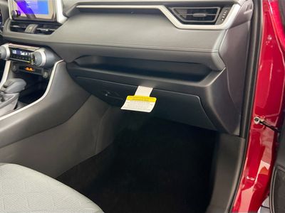 2025 Toyota RAV4 - Photo 30