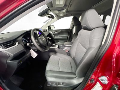 2025 Toyota RAV4 - Photo 12
