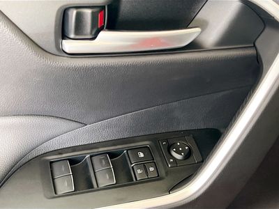 2025 Toyota RAV4 - Photo 14