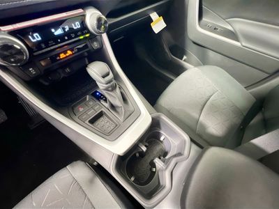 2025 Toyota RAV4 - Photo 22