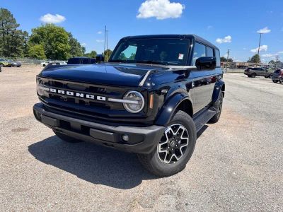 2026 Ford Bronco Outer Banks in Shadow Black — front three-quarter view