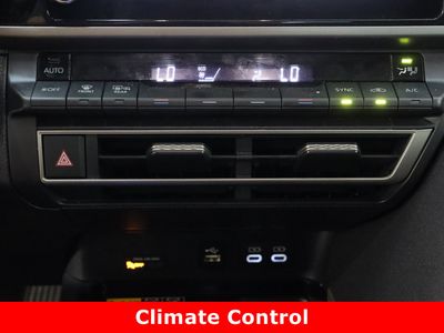 2025 Toyota Camry FWD - Photo 19