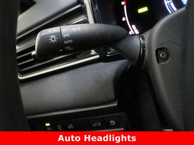 2025 Toyota Camry FWD - Photo 24
