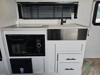 2023 Dutchmen RV Coleman Rubicon — photo 13 view