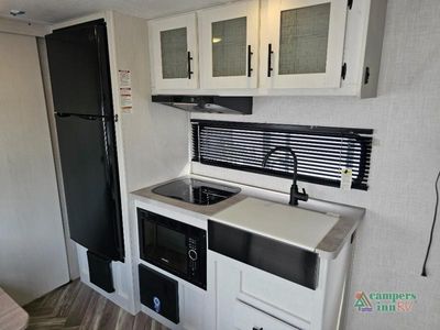 2023 Dutchmen RV Coleman Rubicon — photo 11 view