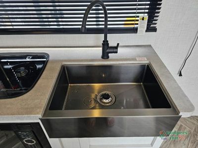 2023 Dutchmen RV Coleman Rubicon — photo 15 view