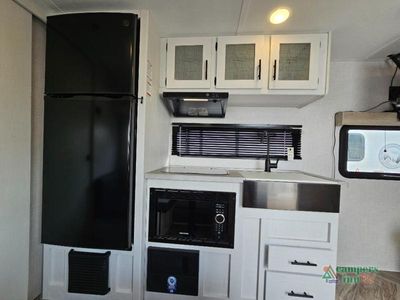 2023 Dutchmen RV Coleman Rubicon — photo 12 view