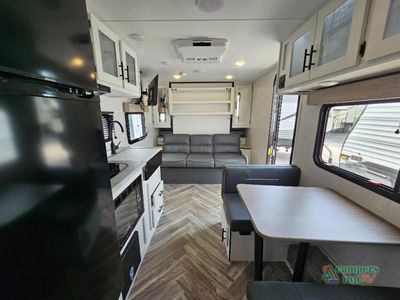 2023 Dutchmen RV Coleman Rubicon — photo 10 view