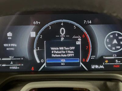 2025 Lexus GX — photo 19 view