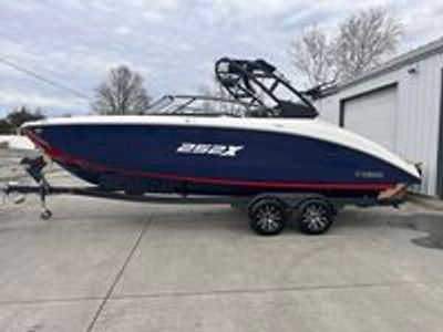 2025 Yamaha 252 XE - Photo 2