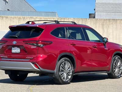 2021 Toyota Highlander - Photo 2