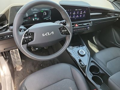 2024 Kia Niro Plug-In Hybrid - Photo 2