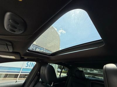 2012 Lincoln MKS — detail view