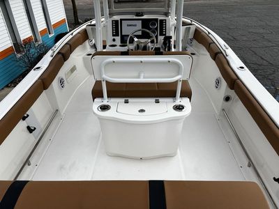 2024 Robalo R222 - Photo 9