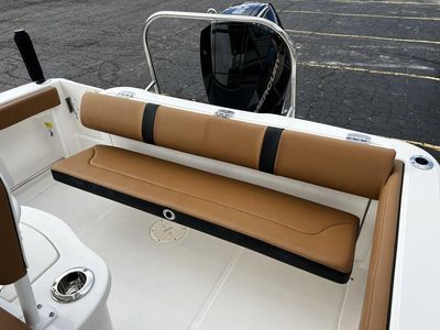 2024 Robalo R222 - Photo 11
