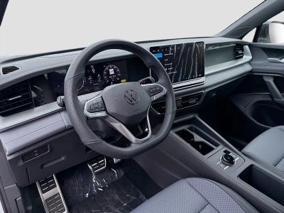 2026 Volkswagen Tiguan — photo 9 view