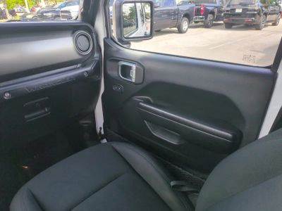 2020 Jeep Wrangler — photo 17 view