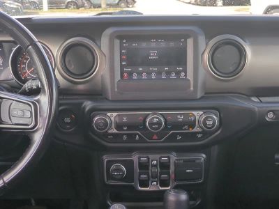 2020 Jeep Wrangler — photo 18 view