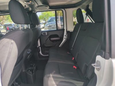 2020 Jeep Wrangler — photo 14 view