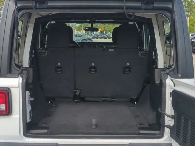 2020 Jeep Wrangler — photo 13 view
