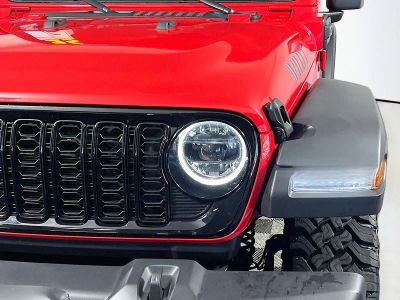 2025 Jeep Wrangler — photo 9 view