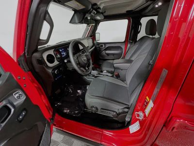 2025 Jeep Wrangler — photo 12 view