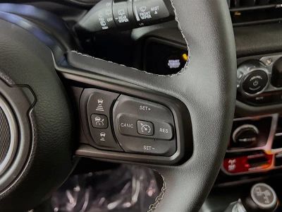 2025 Jeep Wrangler — photo 17 view