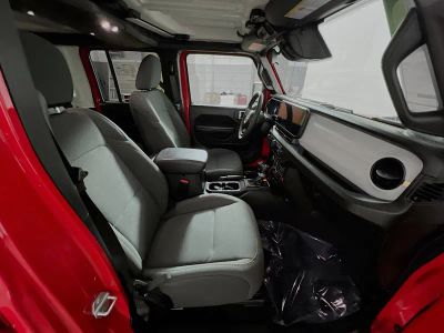 2025 Jeep Wrangler — photo 28 view