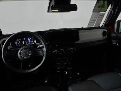 2025 Jeep Wrangler — photo 27 view