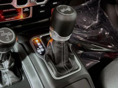 2025 Jeep Wrangler — photo 21 view