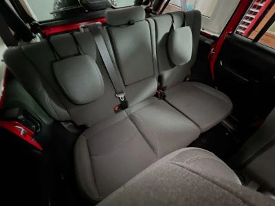 2025 Jeep Wrangler — photo 30 view