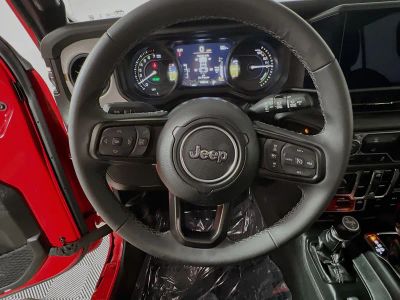 2025 Jeep Wrangler — photo 15 view