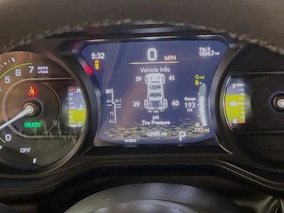2025 Jeep Wrangler — photo 19 view