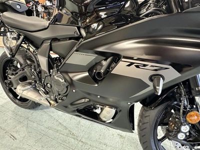 2025 Yamaha YZF-R7 - Photo 12