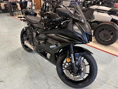 2025 Yamaha YZF-R7 - Photo 2