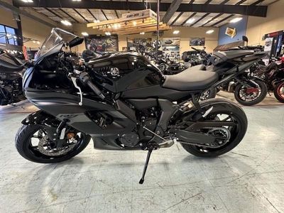 2025 Yamaha YZF-R7 - Photo 9