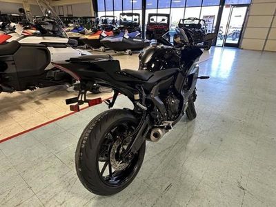 2025 Yamaha YZF-R7 - Photo 6