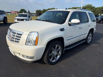 2007 Cadillac Escalade LUXURY 4X4 in White — front three-quarter view