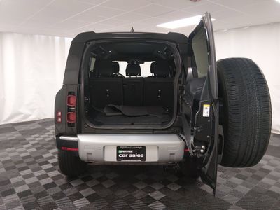 2025 Land Rover Defender - Photo 11