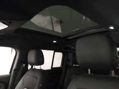 2025 Land Rover Defender - Photo 18