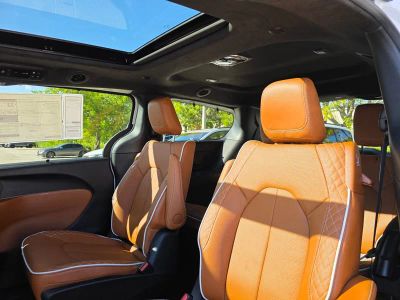 2026 Chrysler Pacifica — photo 8 view
